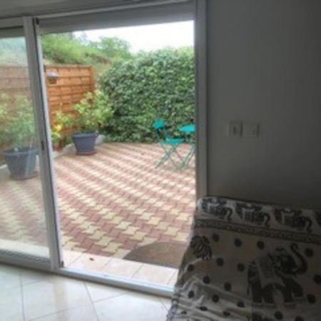 Maison Dans Une Propriete Avec Une Cour Corneilhan Exterior photo
